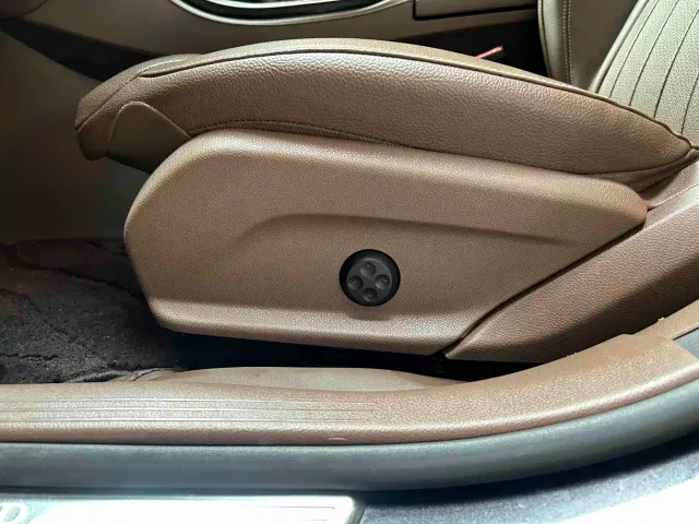 Mercedes-Benz E-Class — Фото автомобиля 20
