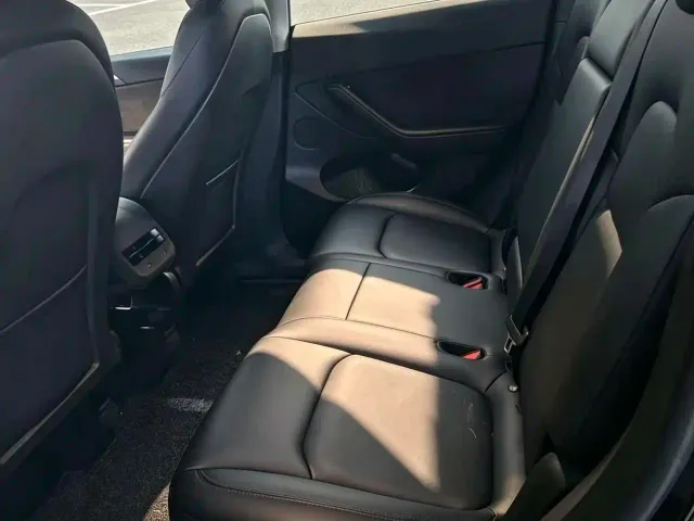 Tesla Model Y — Фото автомобиля 7