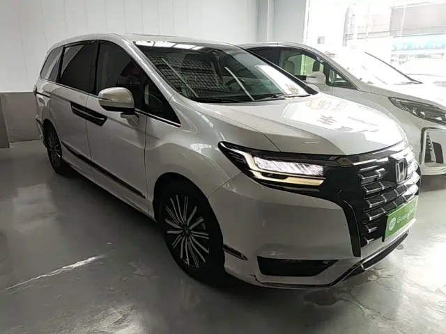 Honda Elysion — Фото автомобиля 3