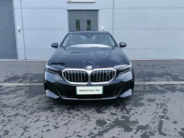 BMW i5 — Фото автомобиля 2