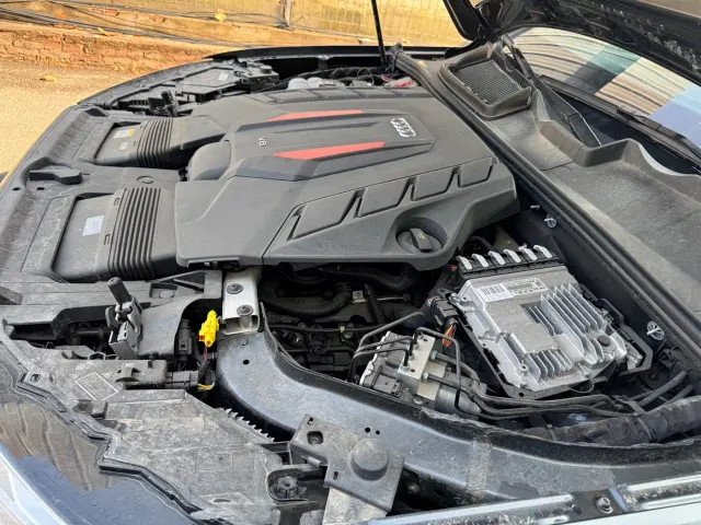 Audi SQ7 — Фото автомобиля 20