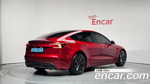 Tesla Model 3 — Фото автомобиля 2