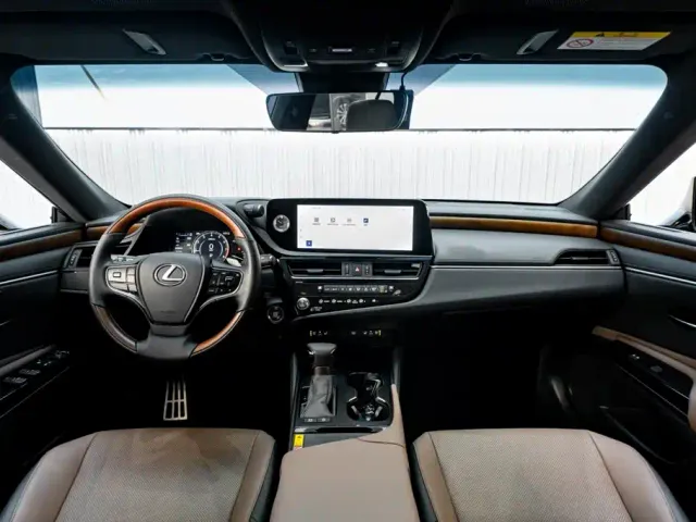 Lexus ES — Фото автомобиля 14
