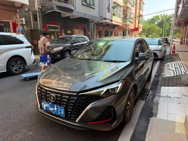Фотография автомобиля — Changan Eado