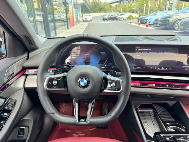 BMW 5 Series — Фото автомобиля 11