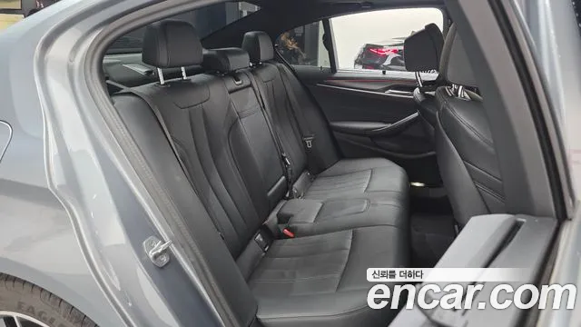 BMW 5-Series — Фото автомобиля 12