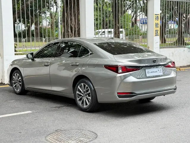 Lexus ES — Фото автомобиля 7