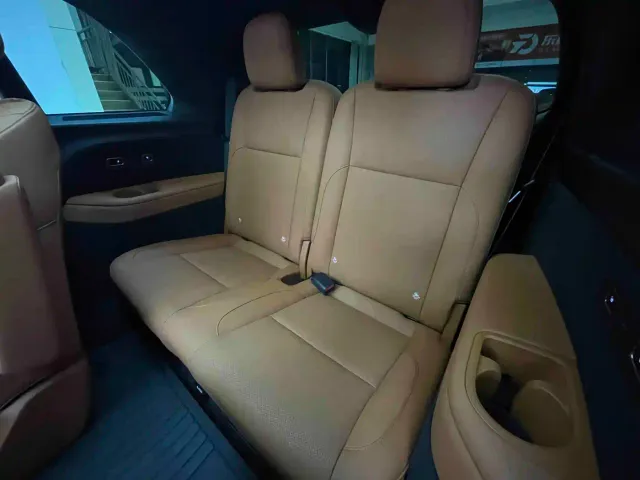 Li Auto L8 — Фото автомобиля 21