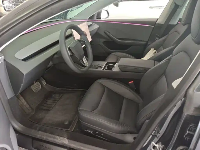Tesla Model 3 — Фото автомобиля 14