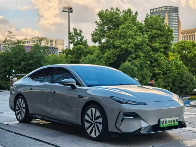Geely Galaxy E8 — Фото автомобиля 3