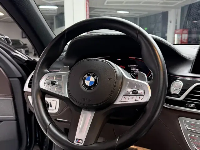 BMW 7 Series — Фото автомобиля 11