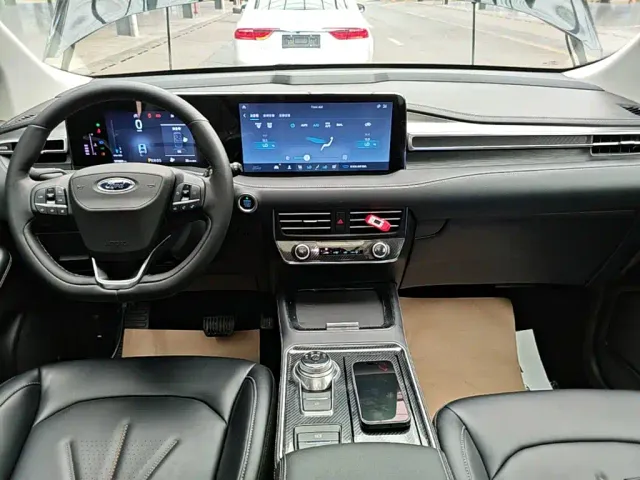 Ford Edge — Фото автомобиля 12