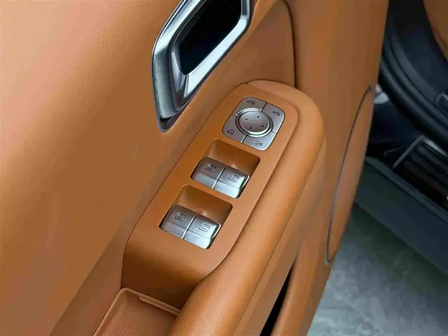 Li Auto L7 — Фото автомобиля 6