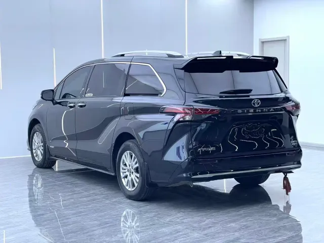Toyota Sienna — Фото автомобиля 16