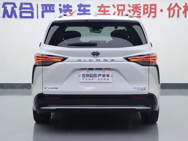 Toyota Sienna — Фото автомобиля 26