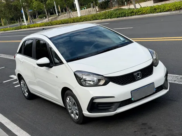 Honda Fit — Фото автомобиля 3