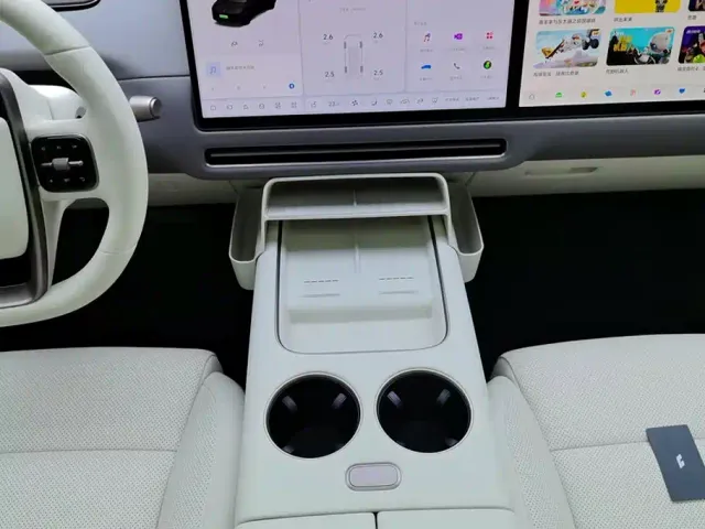 Li Auto i8 — Фото автомобиля 16