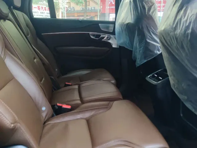 Volvo XC90 — Фото автомобиля 11
