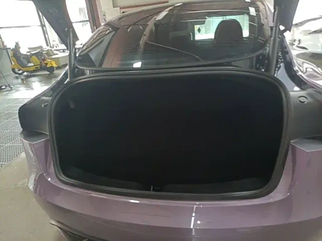 Tesla Model 3 — Фото автомобиля 18