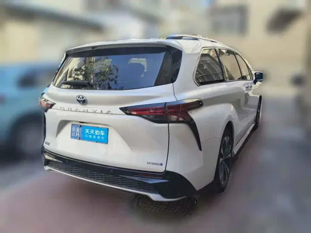 Toyota Granvia — Фото автомобиля 2