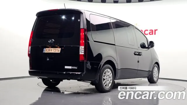 Фотография автомобиля — Hyundai Staria