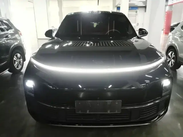 Li Auto L8 — Фото автомобиля 2