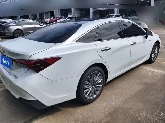 Toyota Avalon — Фото автомобиля 3
