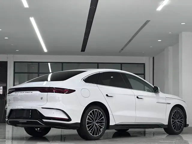 BYD Han — Фото автомобиля 10