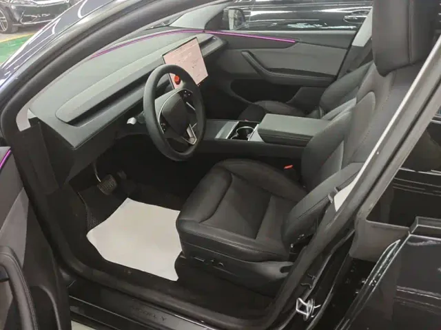 Tesla Model Y — Фото автомобиля 14