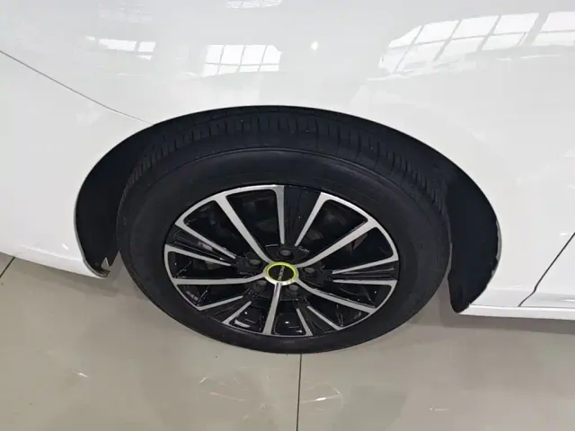Roewe i5 — Фото автомобиля 22