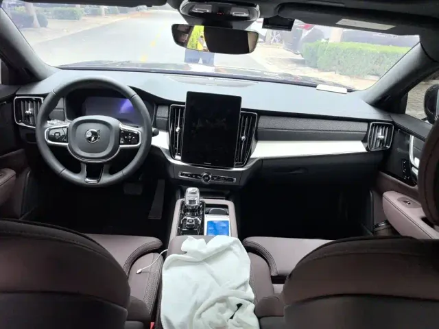 Volvo S90 — Фото автомобиля 12