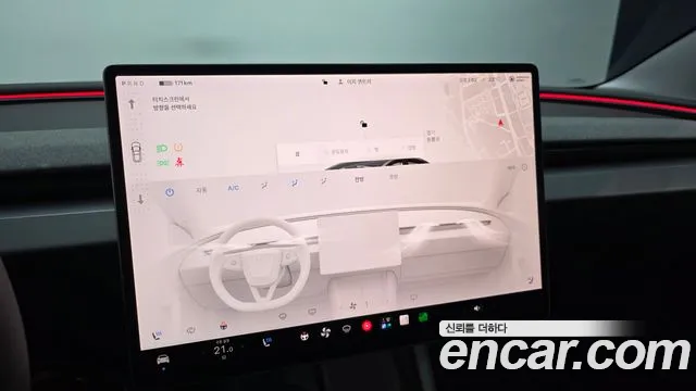 Tesla Model 3 — Фото автомобиля 21