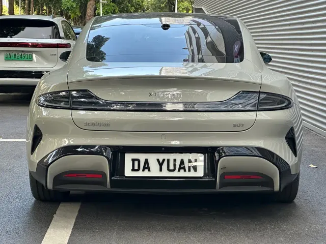 Xiaomi SU7 — Фото автомобиля 15