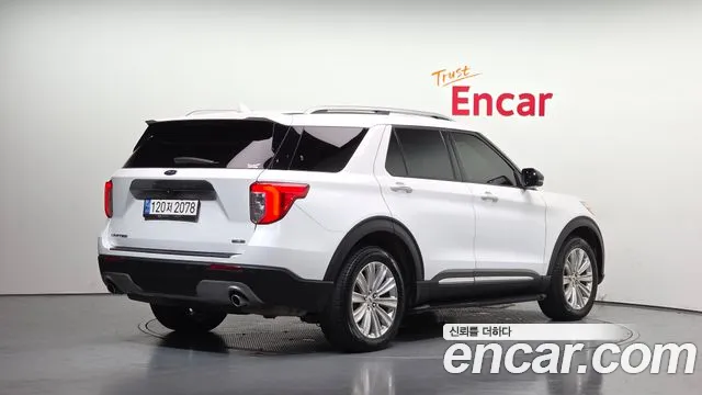 Ford Explorer — Фото автомобиля 2