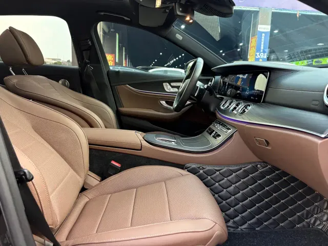 Mercedes-Benz E-Class — Фото автомобиля 12