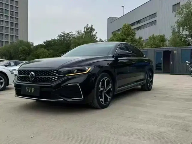 Volkswagen Passat — Фото автомобиля 2