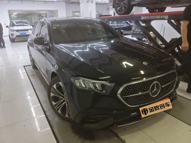 Mercedes-Benz E-Class — Фото автомобиля 6
