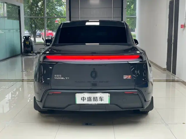 Tesla Model Y — Фото автомобиля 25