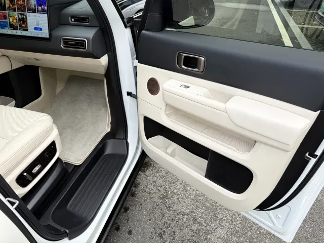 Li Auto MEGA — Фото автомобиля 7