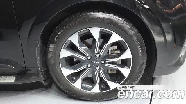 Kia Carnival Generation 4 — Фото автомобиля 5