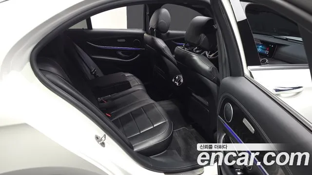 Mercedes-Benz E-Class — Фото автомобиля 9