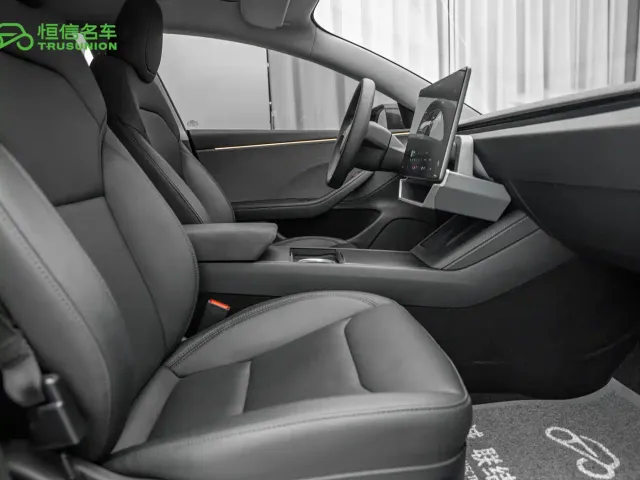 Tesla Model 3 — Фото автомобиля 16