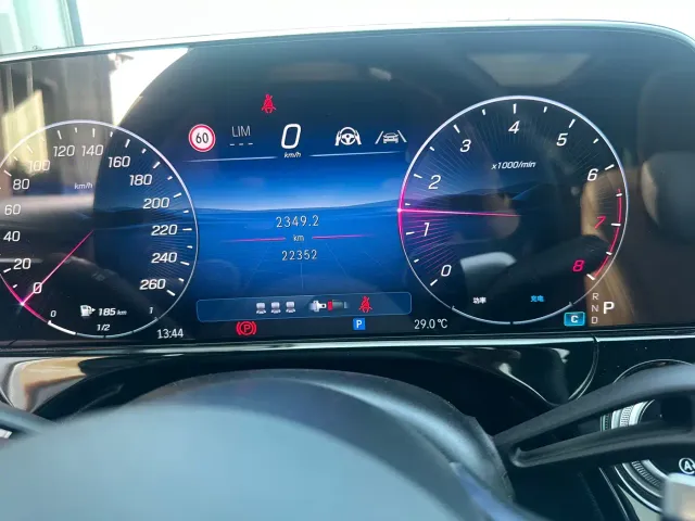 Mercedes-Benz E-Class — Фото автомобиля 5