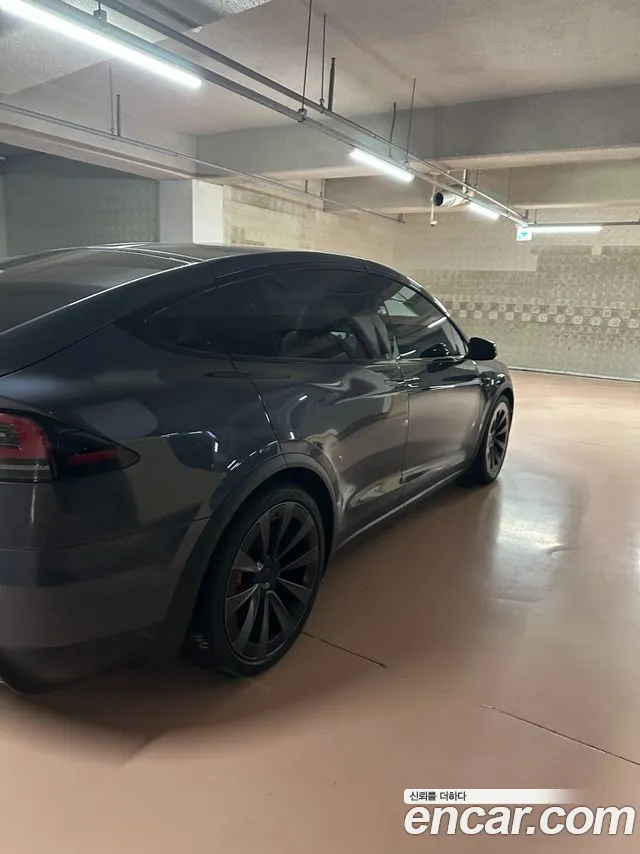 Tesla Model X — Фото автомобиля 8