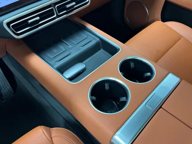 Li Auto L7 — Фото автомобиля 13
