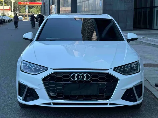 Фотография автомобиля — Audi A4L