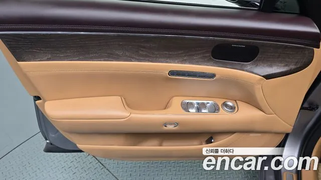 Genesis G90 Бензин 3.5 турбо AWD — Фото автомобиля 22