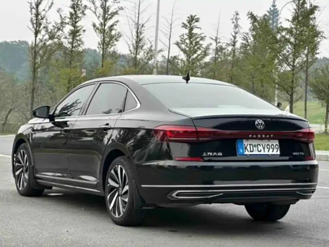 Volkswagen Passat — Фото автомобиля 7
