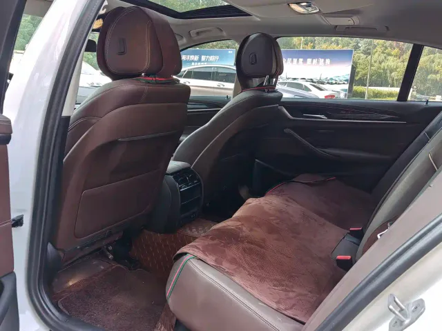 BMW 5 Series — Фото автомобиля 8