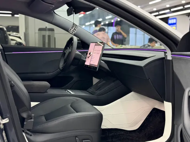 Tesla Model 3 — Фото автомобиля 9
